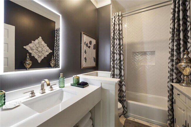 Building Photo - 28 Clay St SE