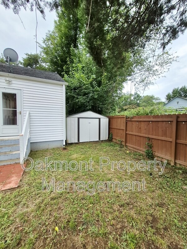 Building Photo - 115 Slagle Ave
