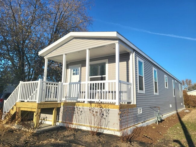 Building Photo - 73 Meadowlark Ln