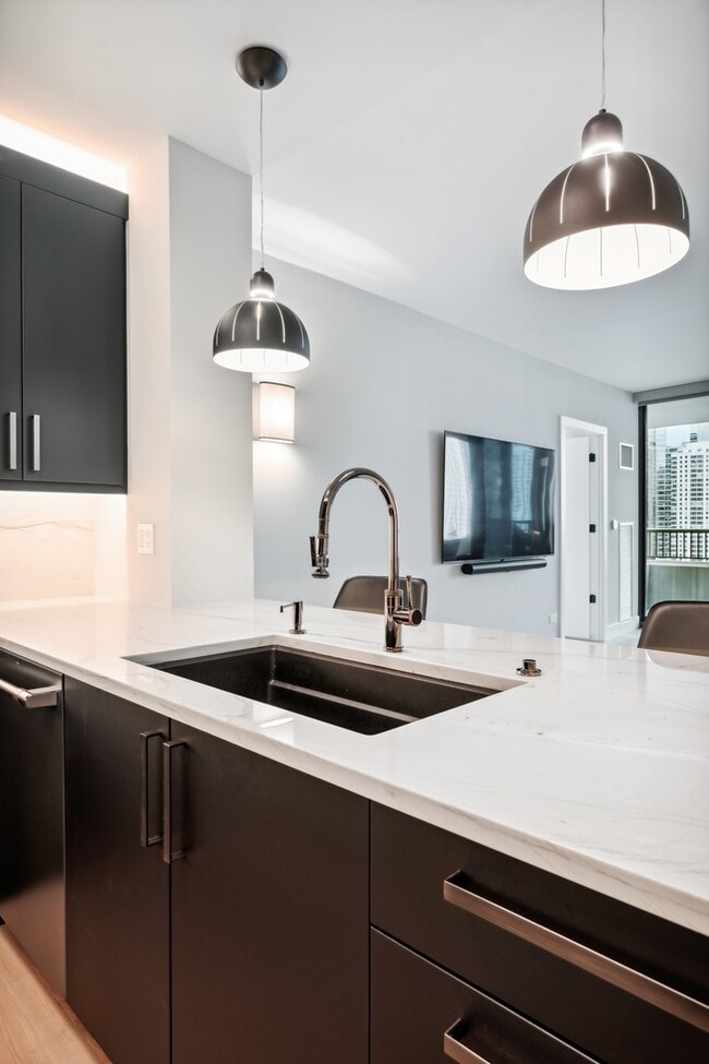 Building Photo - 501 N Clinton St