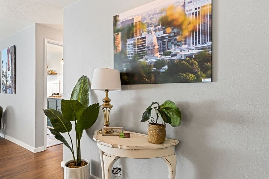 Building Photo - 3413 W Sunset Ave