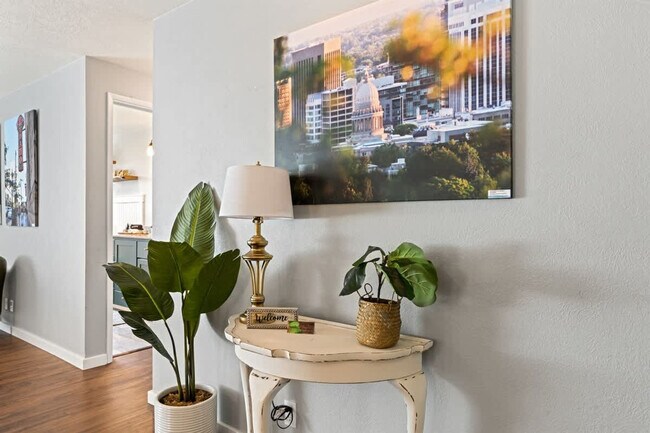 Building Photo - 3413 W Sunset Ave