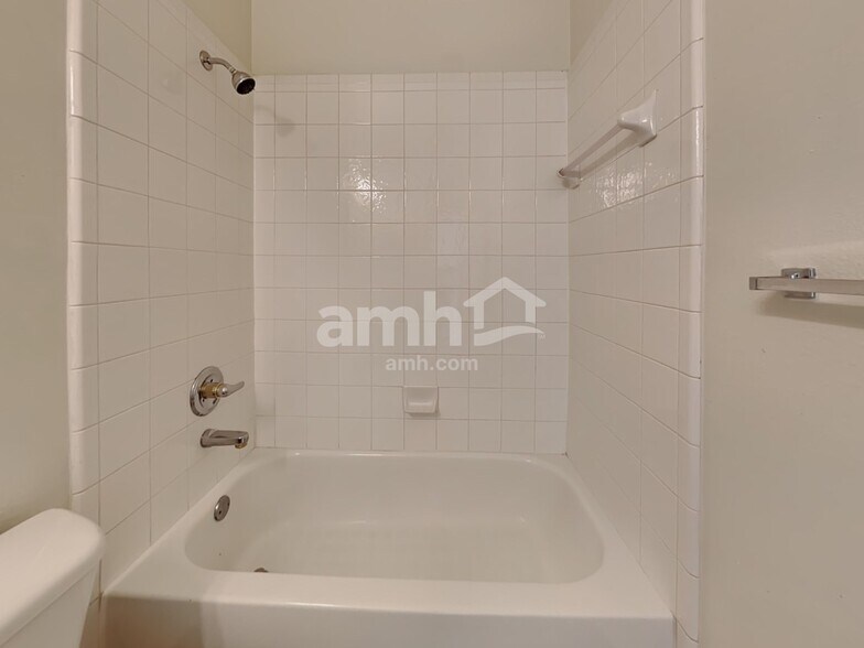 Building Photo - 2500 Kariba Ln