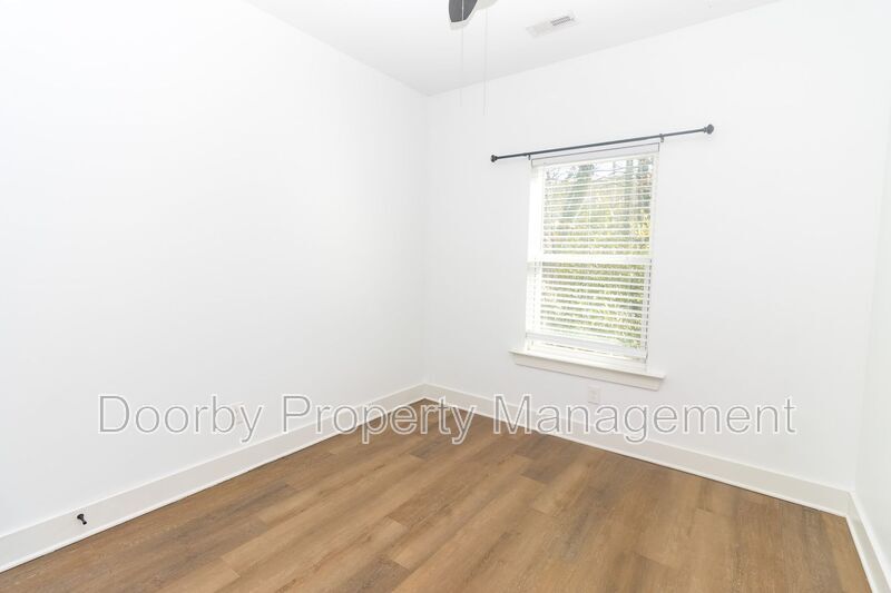 Building Photo - 3016 N Chamberlain Ave