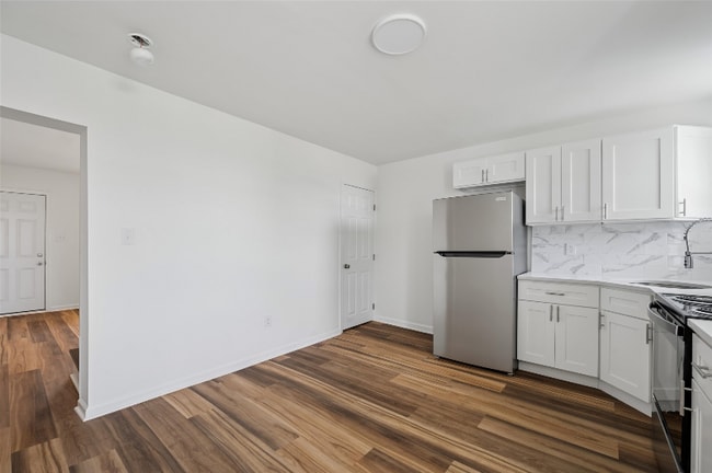 Building Photo - 6154 Glenmore Ave