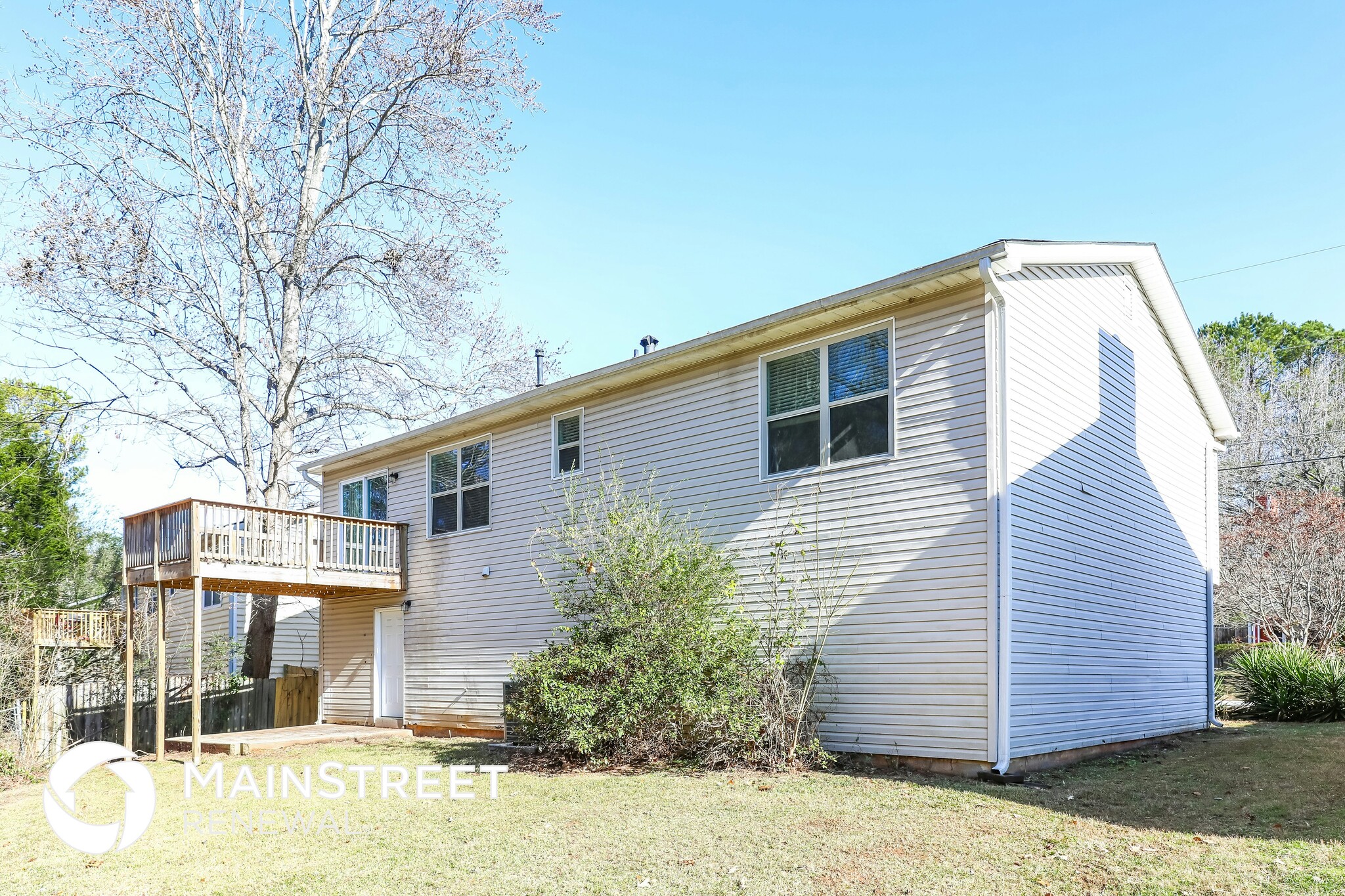 Building Photo - 2323 Hampton Dr