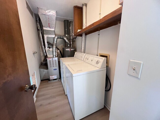 Building Photo - Spacious Two-Bedroom Duplex in Kentwood!