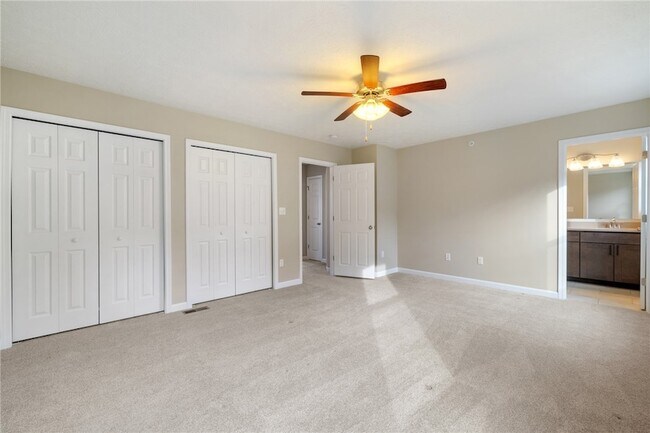 Building Photo - 2858 Canterbury Dr