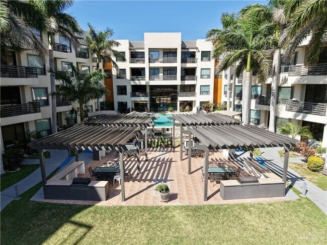 Building Photo - 38 Travis St