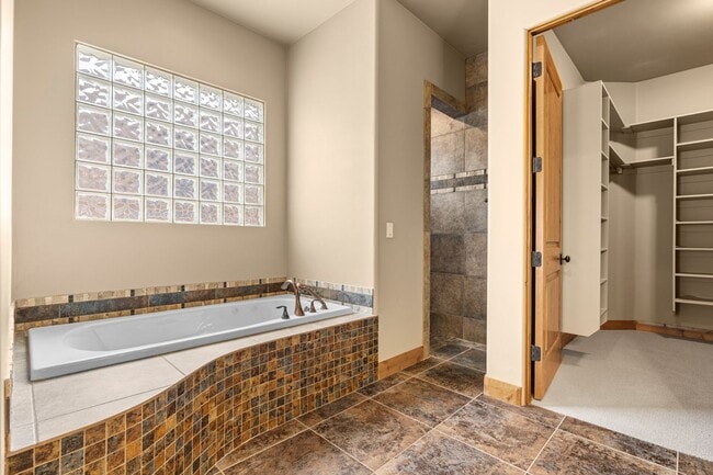 Building Photo - 3052 Snow Canyon Pkwy