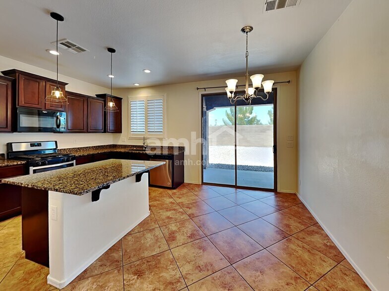 Building Photo - 6211 S Pearl Dr