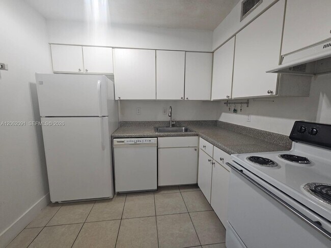 Building Photo - 4900 NW 79th Ave