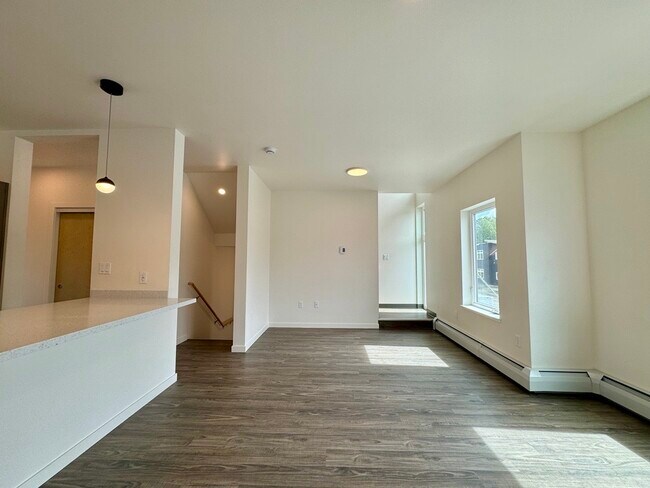 Building Photo - 1285 Chugach Way