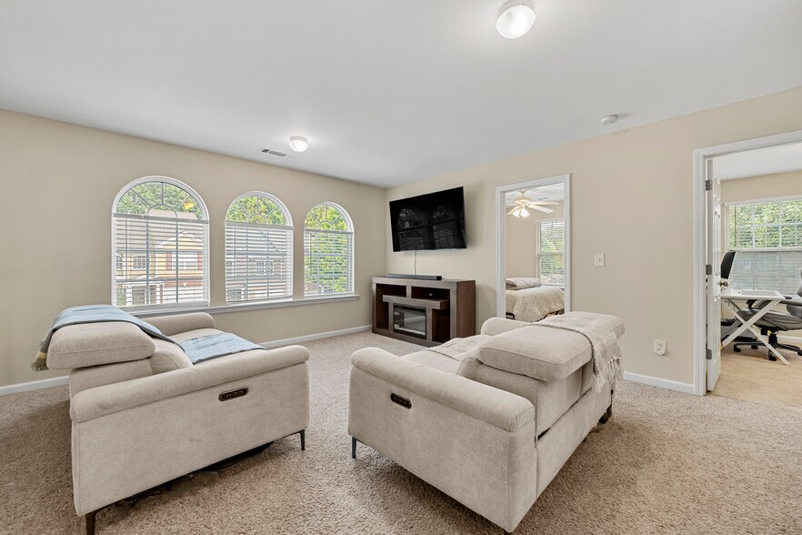 Building Photo - 940 Pierce Brennen Dr