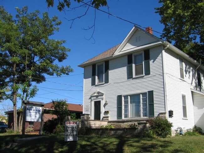 Building Photo - 297 S Sandusky St
