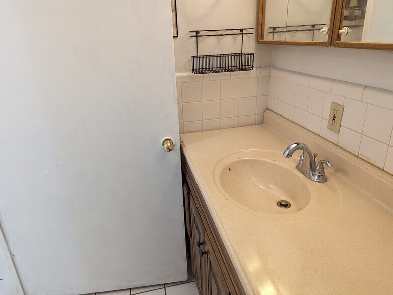 Building Photo - 3600 SW 23rd St