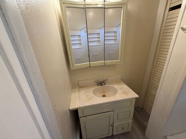 Building Photo - 124 State Fair Blvd