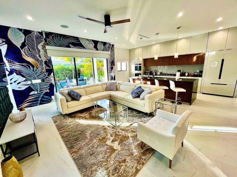 Building Photo - 1620 NE 6th St