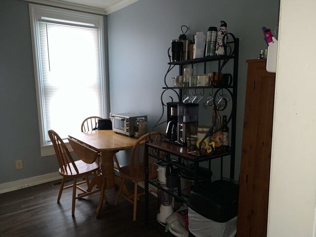 Building Photo - 120 Asher St