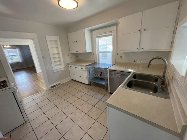 Building Photo - 4909 Beach Ct