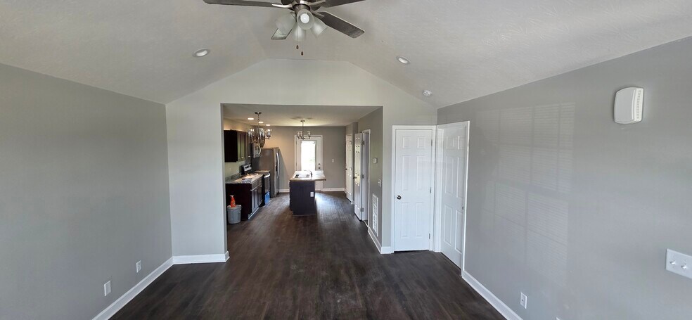Building Photo - 285 Creekwood Ave