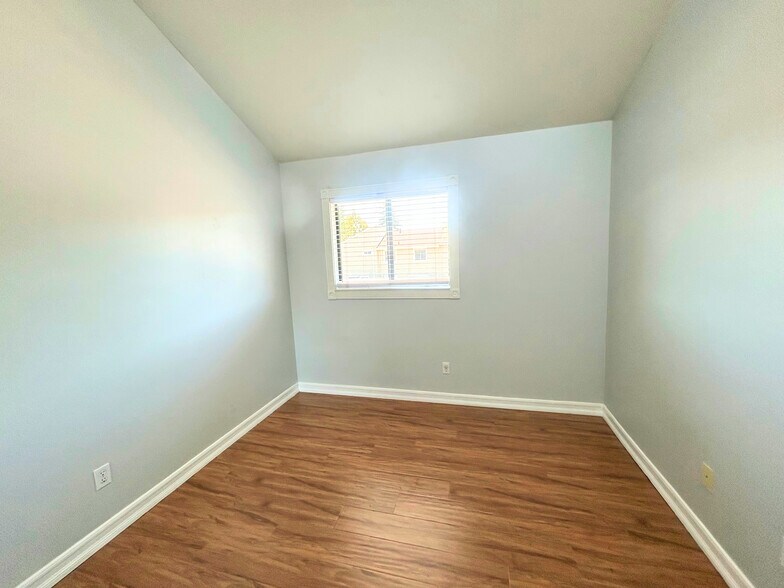 Building Photo - 631 Fairhaven Way