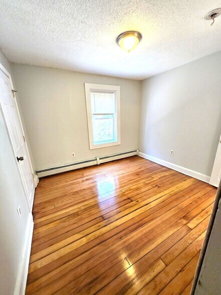 Building Photo - 31 Beecher St