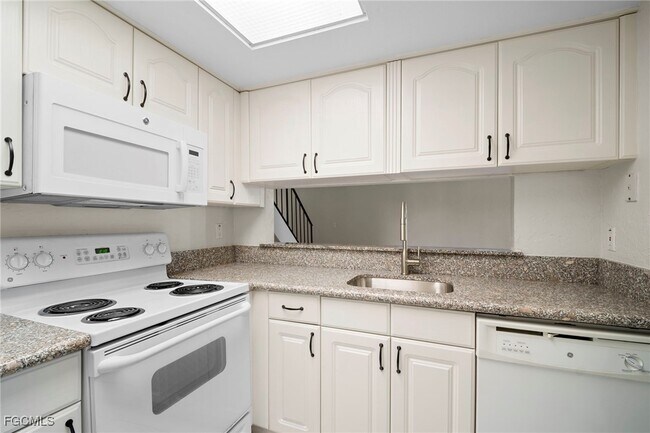 Building Photo - 3291 Prince Edward Island Cir