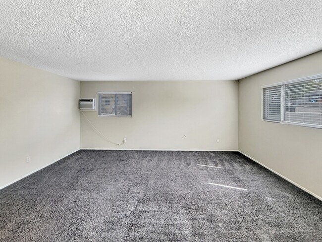 Building Photo - 825 Normark Terrace