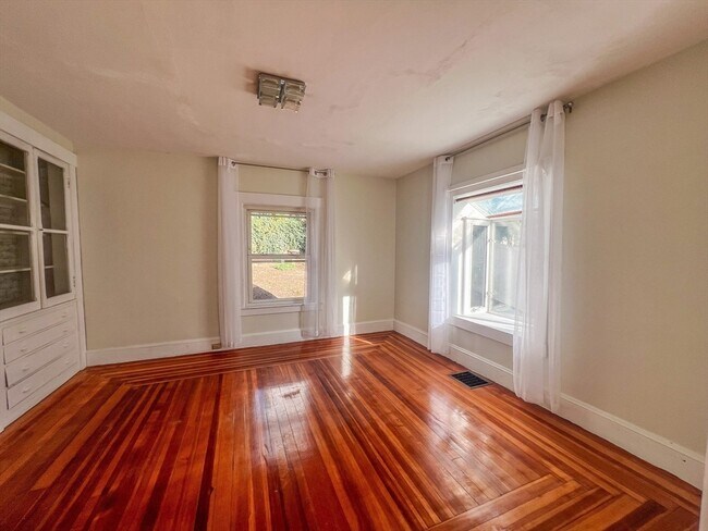 Building Photo - 1146 Chestnut St