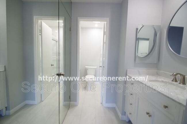 Building Photo - 6255 Canoga Ave