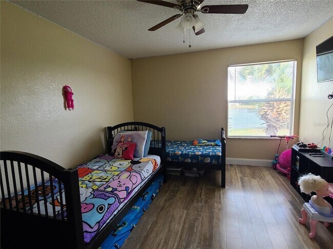 Building Photo - 4630 Commander Dr