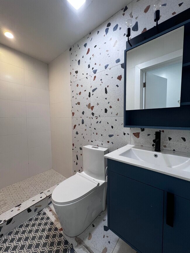 Building Photo - 28 E 47th St