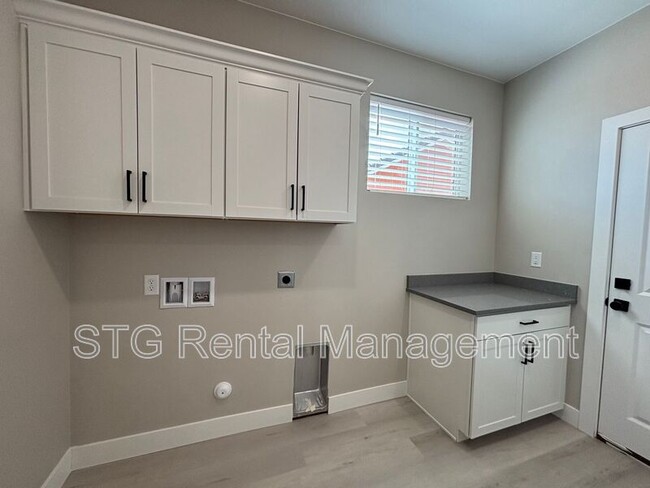 Building Photo - 840 Twin Lakes Dr