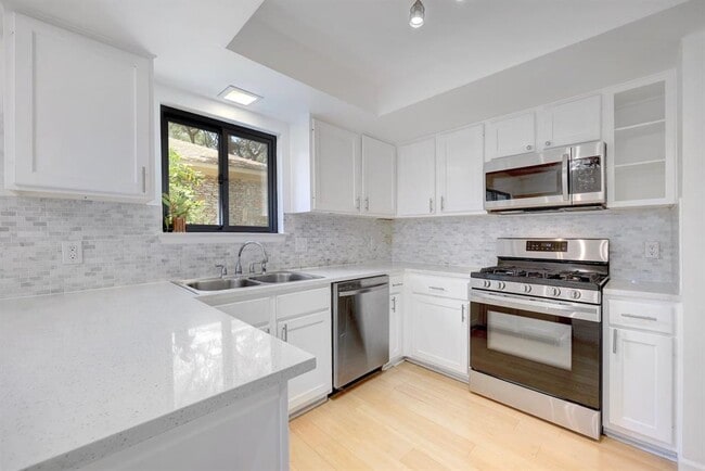 Building Photo - 10229 Missel Thrush Dr
