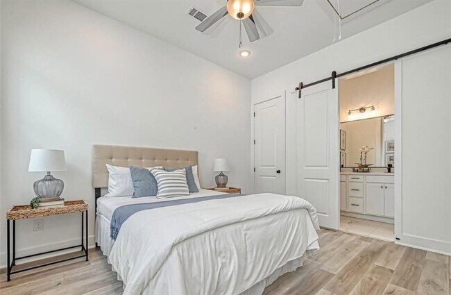 Building Photo - 8405 Schneider St