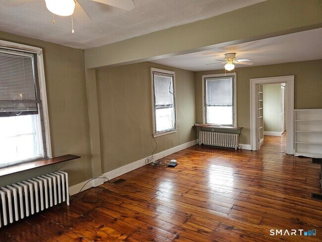 Building Photo - 19 Howard Ave