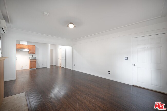Building Photo - 1530 5th Ave