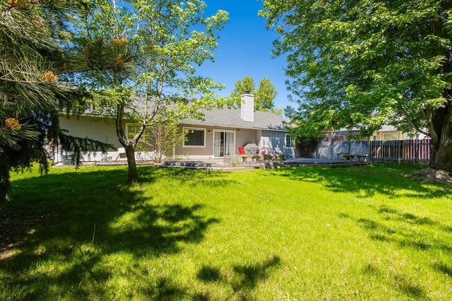 Building Photo - Newly Renovated 3 bed 2 bath home in the heart of MERIDIAN
