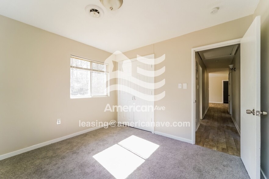 Building Photo - 5409 Queen Mary Ln