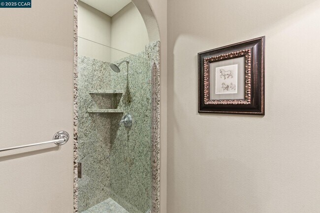 Building Photo - 1041 S Wedgewood Rd