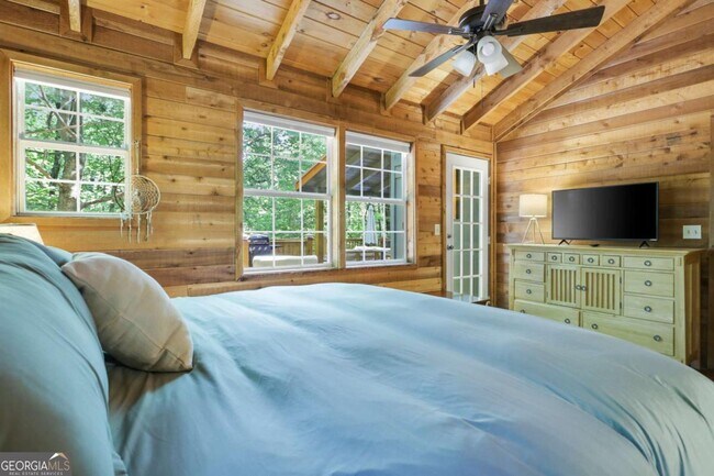 Building Photo - 166 Nantahala Pass Rd