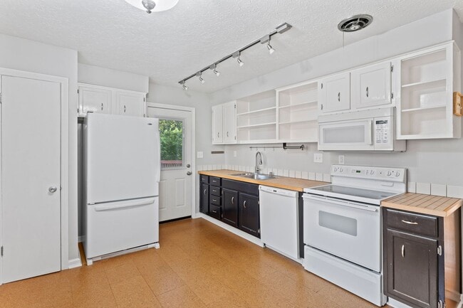 Building Photo - 4227 Hillbrook Dr
