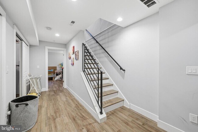 Building Photo - 1728 Ingersoll St