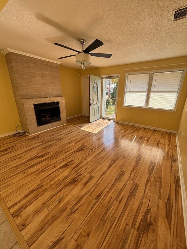 Building Photo - FOR RENT