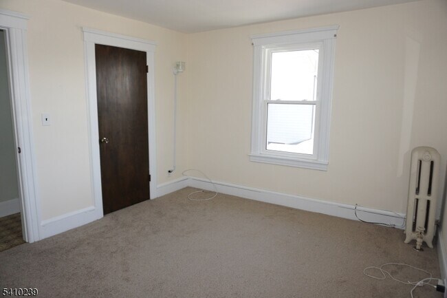 Building Photo - 87 E Somerset St