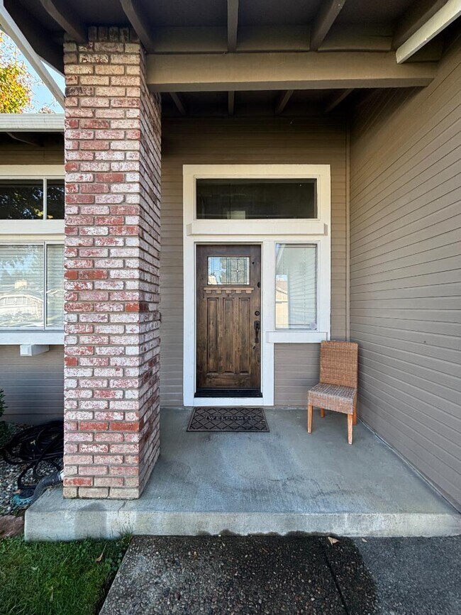 Building Photo - 430 Inverness Way