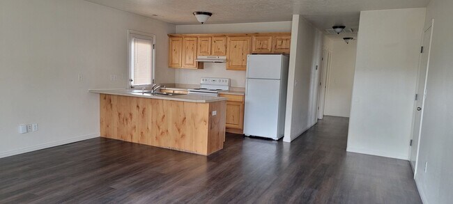 Building Photo - Charming 3-bedroom Home