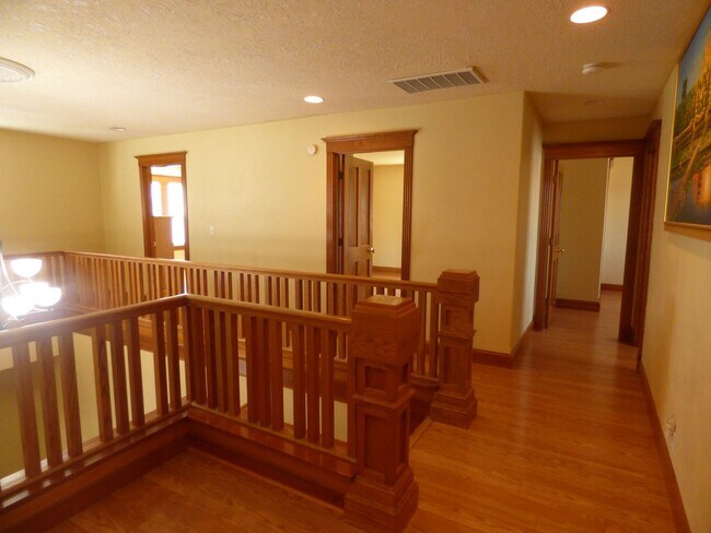 Building Photo - 4465 Countryside Ct NE