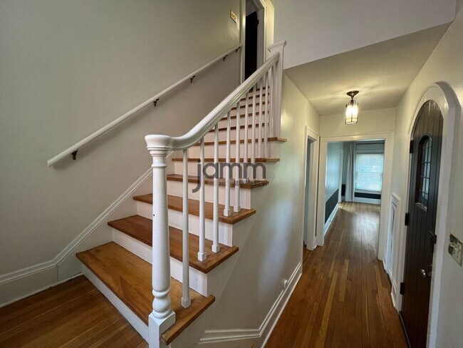 Building Photo - 2551 Charney Rd
